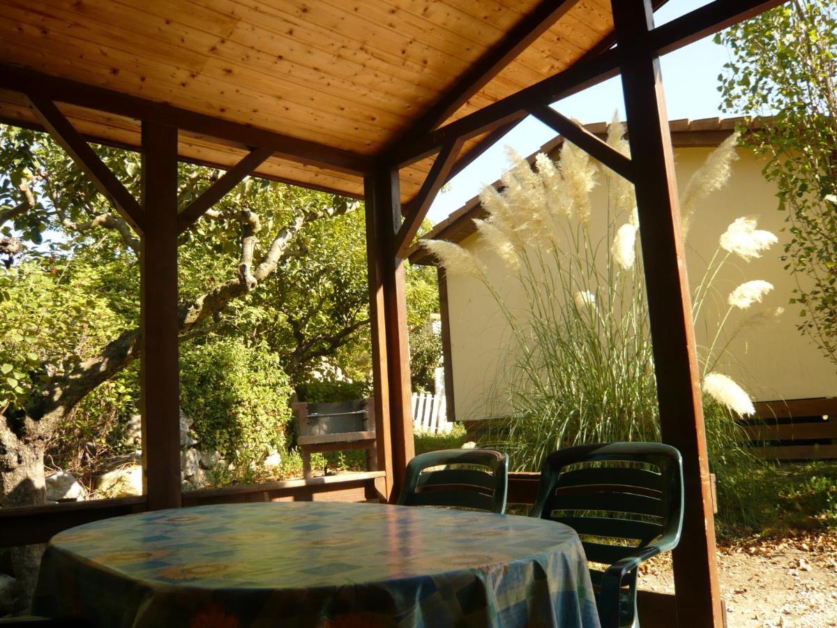 Les Chalets Du Verger Des Ascarines Corneilla-de-Conflent ภายนอก รูปภาพ
